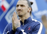 阿扎伦卡官方宣布爆冷新规，西班牙队引发争议！赛场气氛高涨